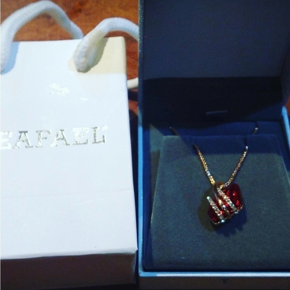Red Rose Gold Wish Stone Necklace - Picture 10 of 10